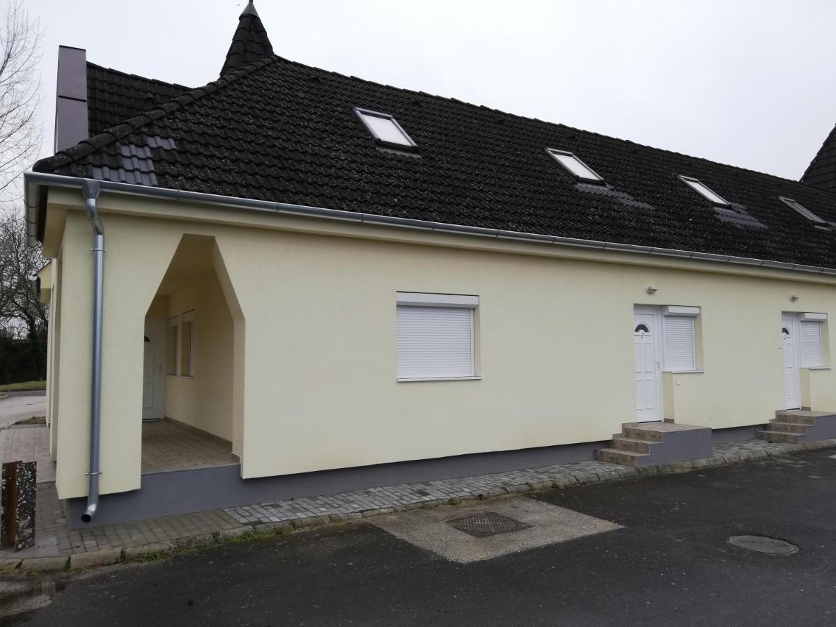 Familia-Pelso Apartmanhaz Zamárdi Zewnętrze zdjęcie